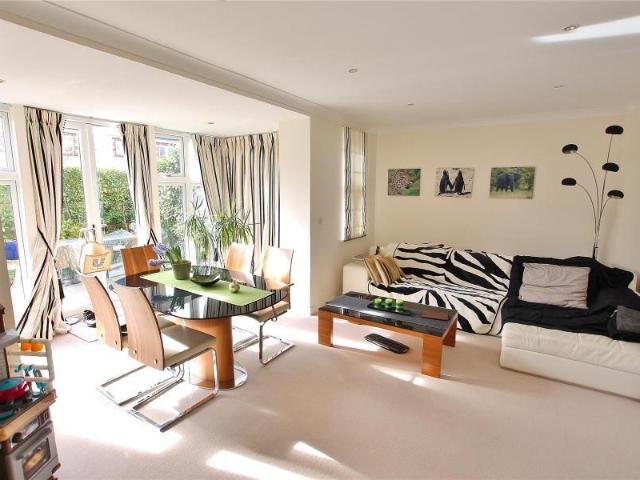 Townhouse for rent in Pennypot, Woking
