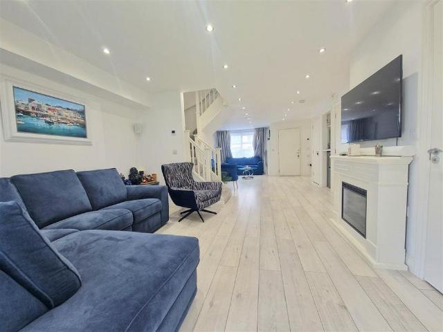 Townhouse for rent in Avenham, Higher Bartle