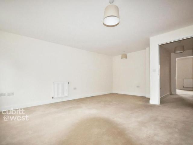 Townhouse for rent in Blackwell, Perryfields