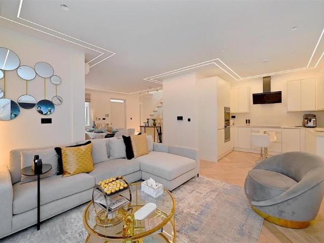 Townhouse for rent in South Hampstead, Greater London