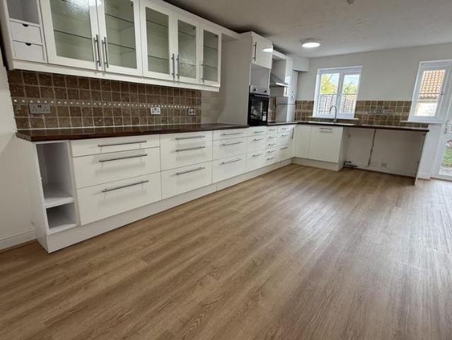 Townhouse for rent in Enfield Island Village, Greater London