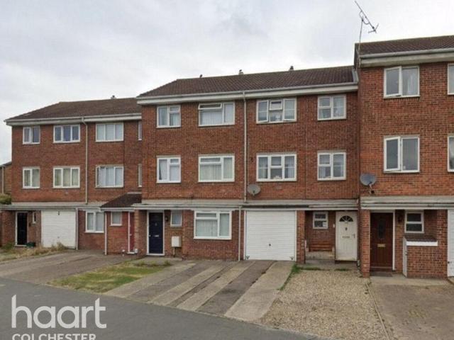 Townhouse for rent in Fordham Heath, Essex