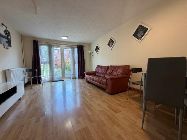 Townhouse for rent in Spring Park, Luton