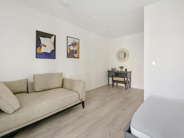 Townhouse for rent in Stoke Newington, Greater London