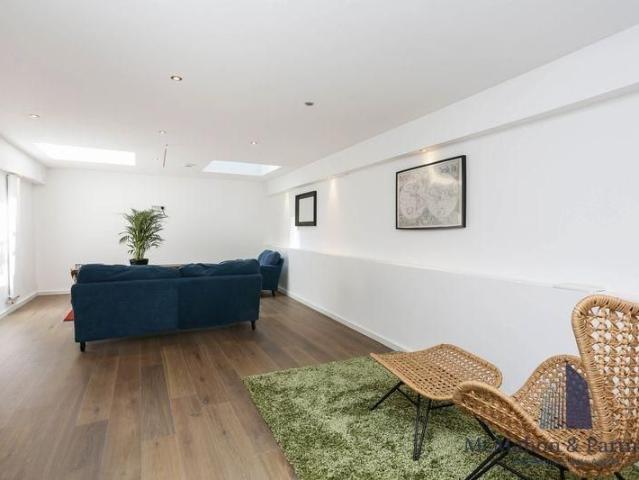 Townhouse for rent in London Borough of Lewisham, New Cross