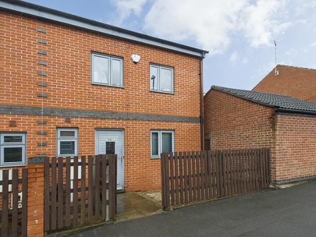 Townhouse for rent in Haddon, East Midlands