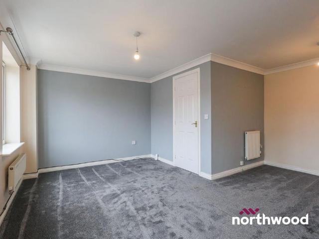 Townhouse for rent in Coppenhall, Crewe