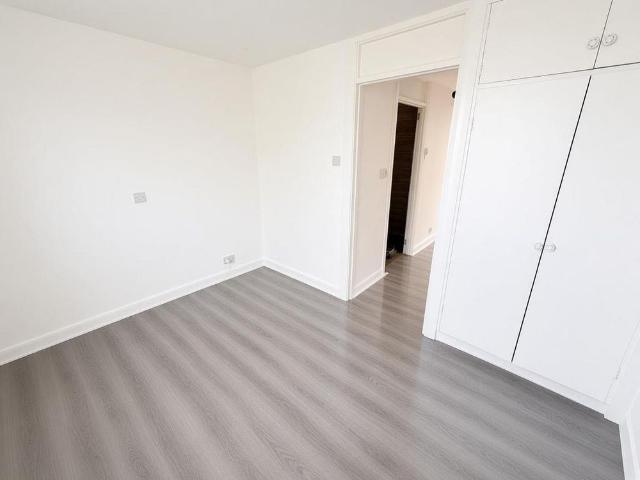 Townhouse for rent in Westminster, Greater London