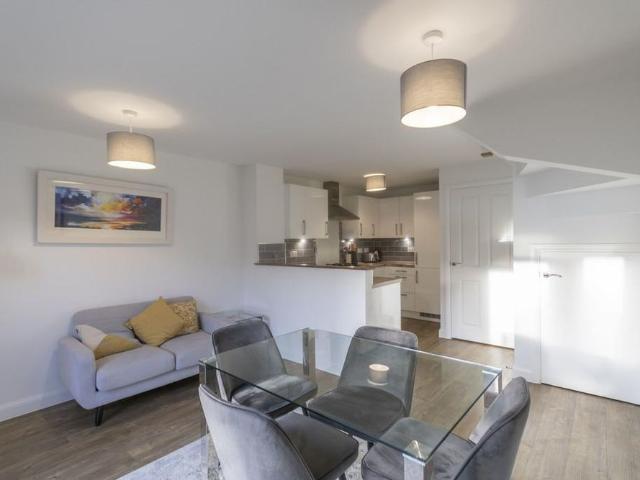 Townhouse for rent in Park Central, Birmingham