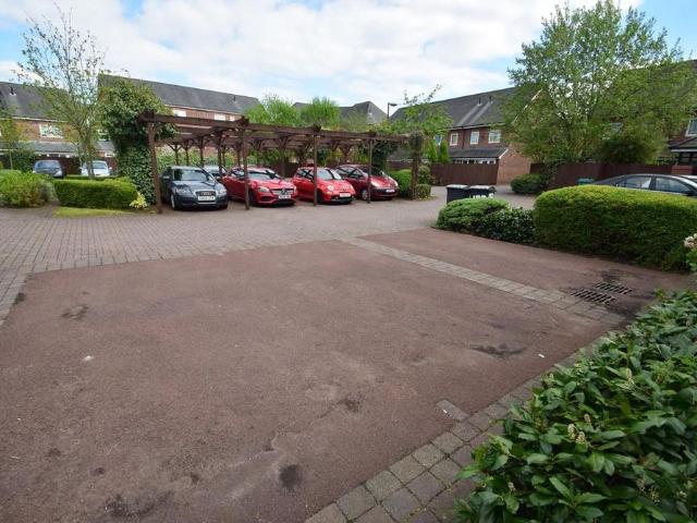 Townhouse for rent in Old Trafford, Trafford Park