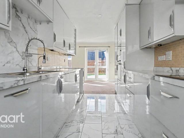 House for rent in Haydon End, Abbey Mead