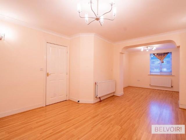 Townhouse for rent in Hockley Port, West Midlands