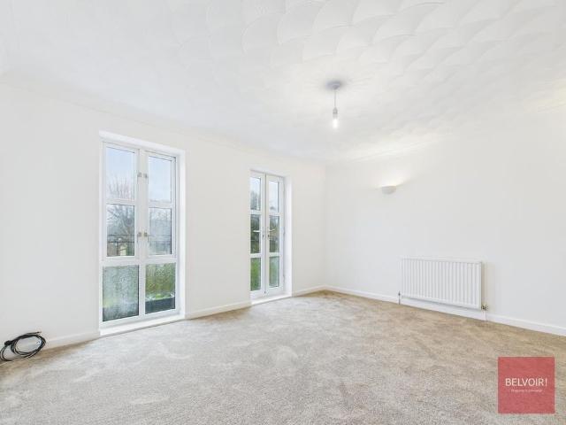 Townhouse for rent in Newton, Wales