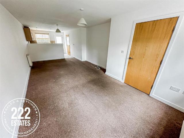 Townhouse for rent in Elmfield, Leicestershire