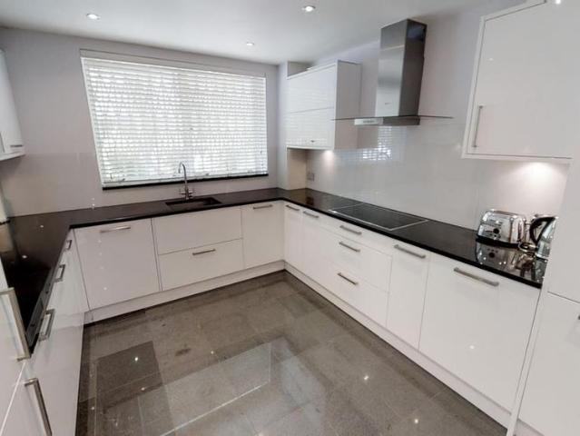 Townhouse for rent in Paddington, Isle Of Man