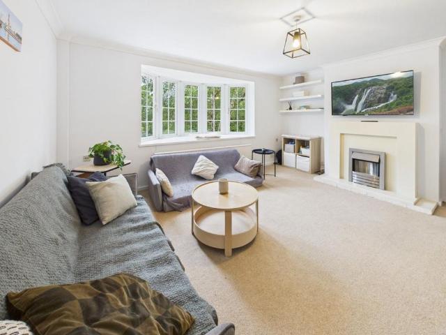 Townhouse for rent in Shortlands, Greater London