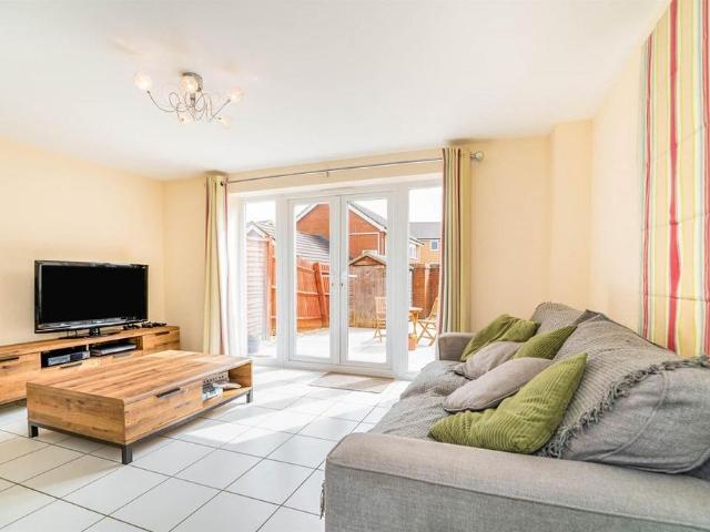 Townhouse for rent in Patchway, South Gloucestershire