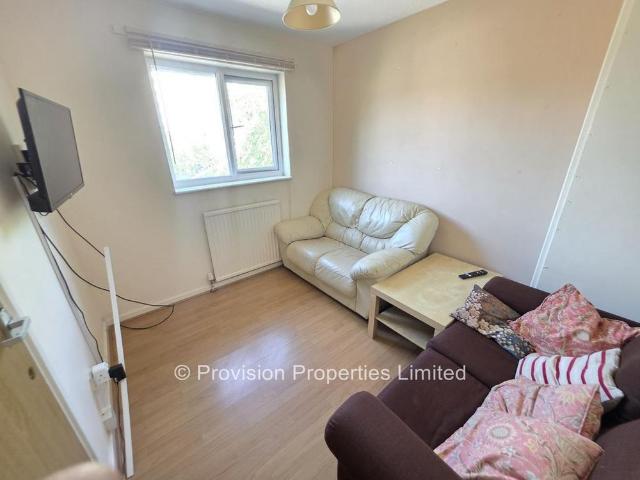 Townhouse for rent in Little London, West Yorkshire