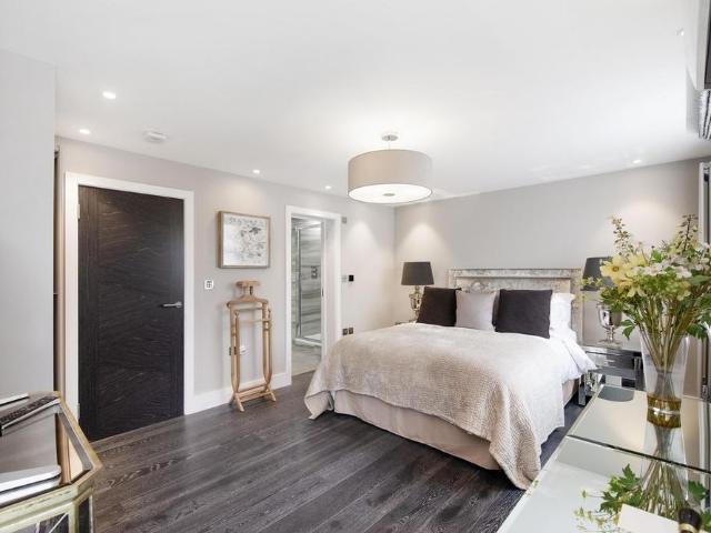 Townhouse for rent in Belsize Park, London