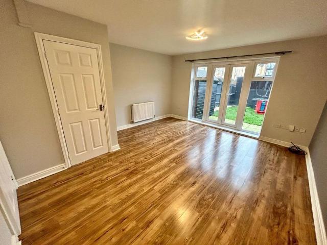 Townhouse for rent in Strood