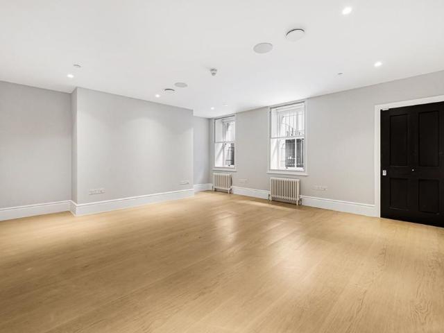 Townhouse for rent in City of Westminster, Greater London
