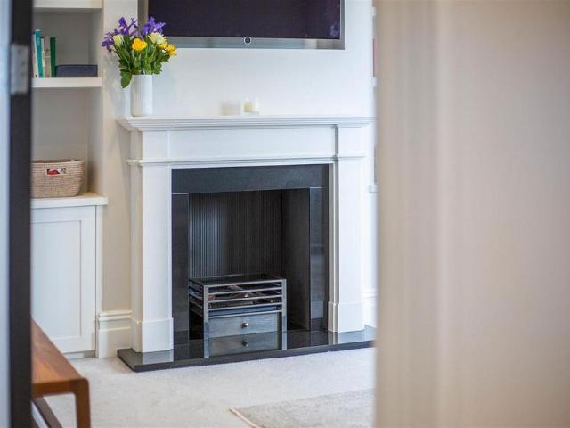 Townhouse for rent in Blackhills, Surrey