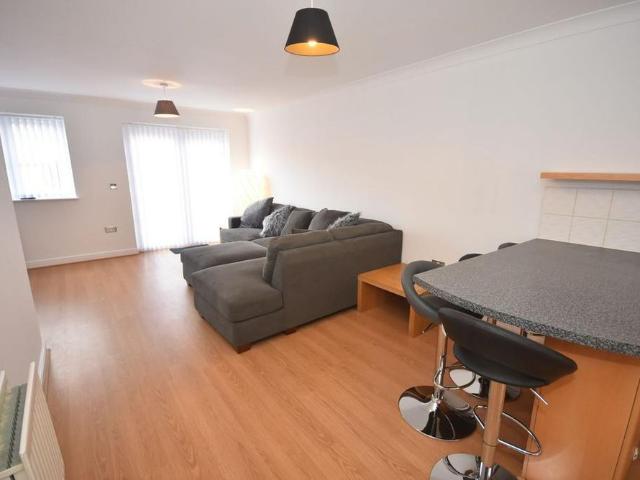 Townhouse for rent in Old Trafford, Trafford Park