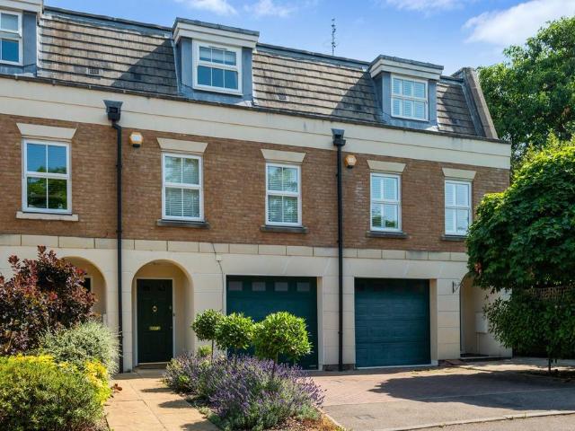 House for rent in Blackhills, Surrey