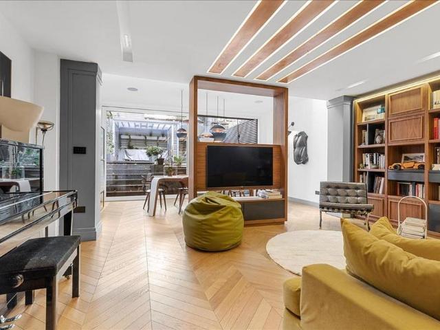 Townhouse for rent in Westminster, Victoria