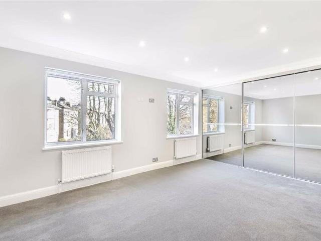 Townhouse for rent in Belsize Park, London