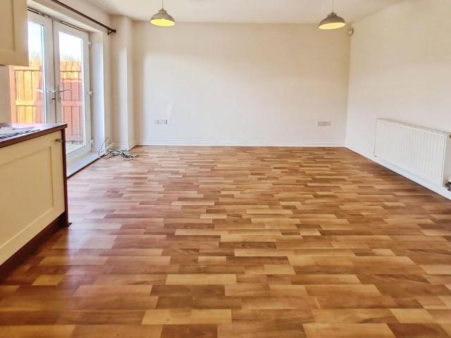 Townhouse for rent in Farsley, West Yorkshire