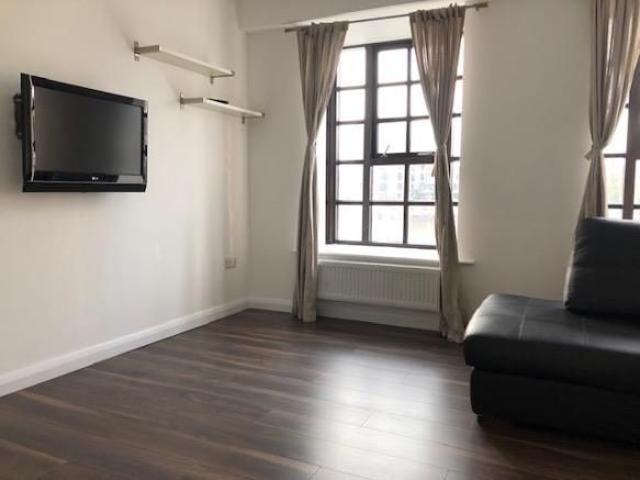 Townhouse for rent in Rotherhithe, Greater London