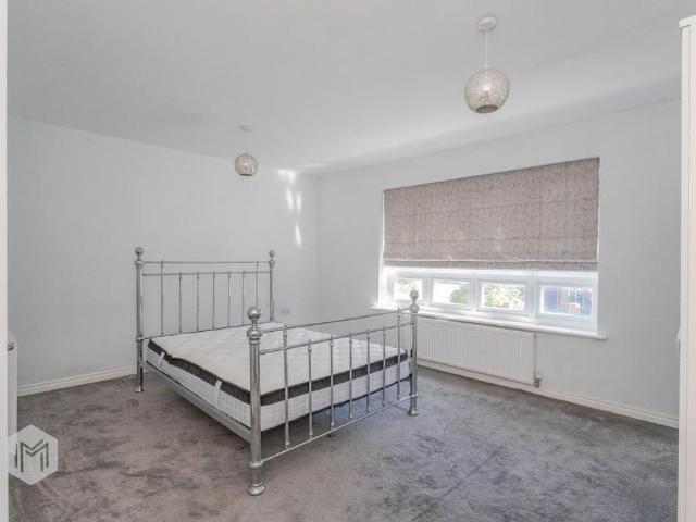 Townhouse for rent in Lee Bank, Greater Manchester