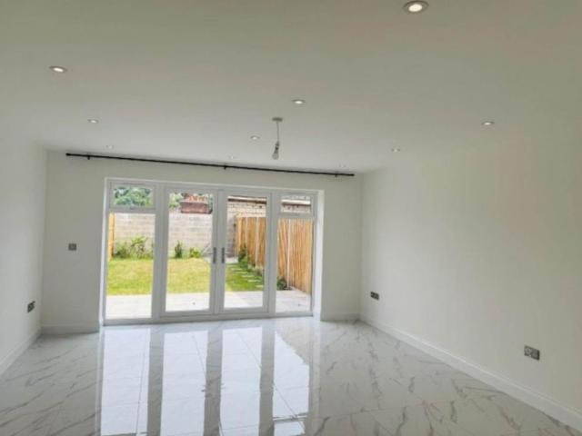 Townhouse for rent in Castlefield, High Wycombe