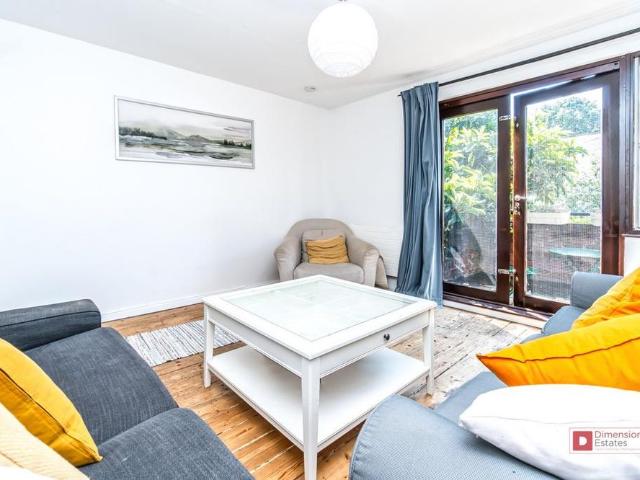 Townhouse for rent in South Tottenham, Greater London