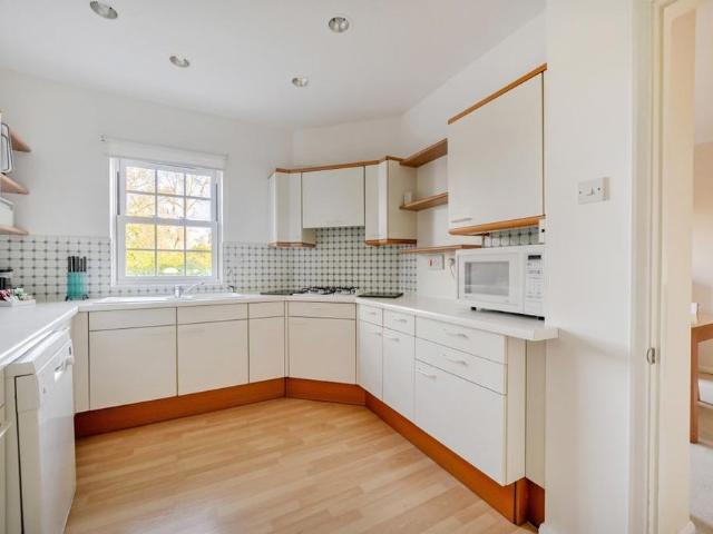 Townhouse for rent in Clewer New Town, Windsor