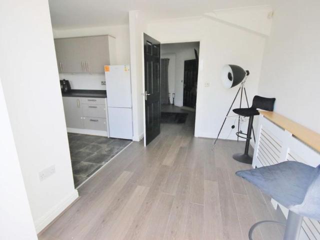 Townhouse for rent in Lamberhead Green, Wigan