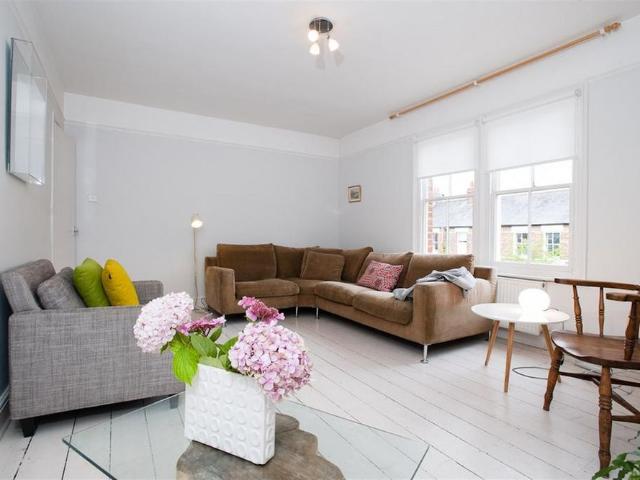Townhouse for rent in The Slade, Oxfordshire