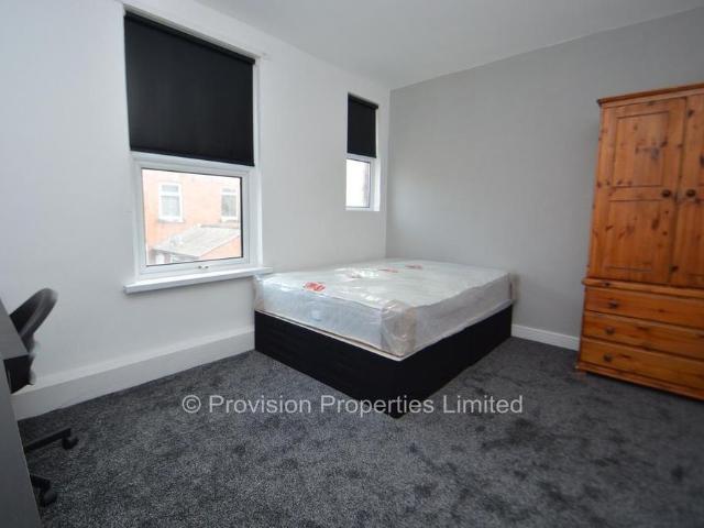 Townhouse for rent in London Borough of Croydon, Purley