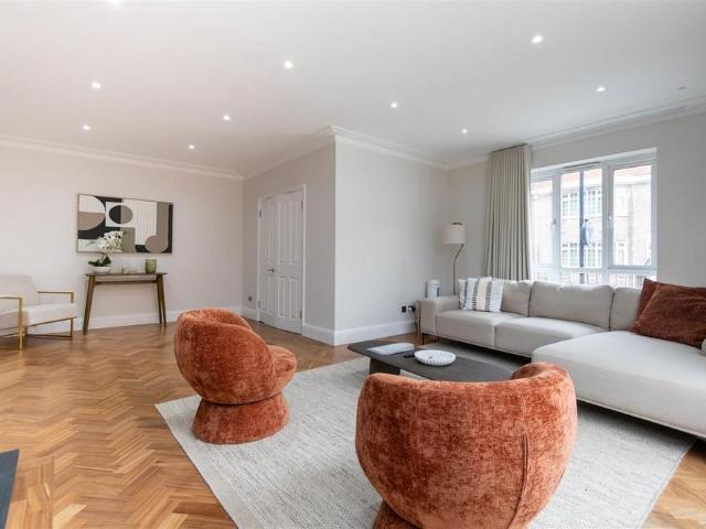 Townhouse for rent in Paddington, Isle Of Man