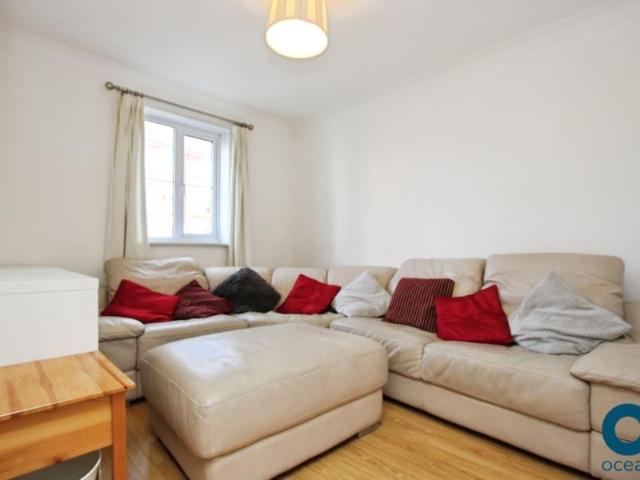 Townhouse for rent in Horfield, Feckenham