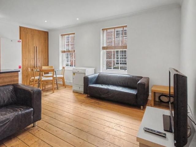 Townhouse for rent in Grainger Town, Newcastle upon Tyne