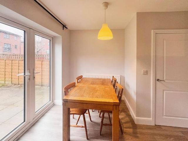 Townhouse for rent in Victoria Riverside, Leeds
