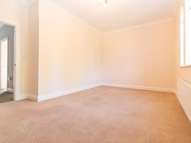 Townhouse for rent in Pont-y-Clun, Brynsadler