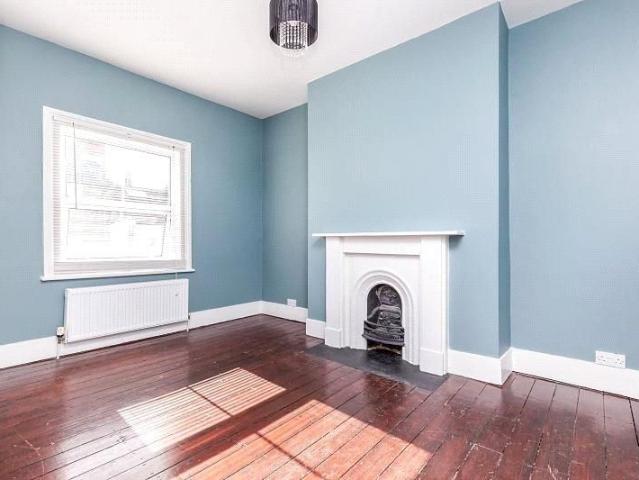 Townhouse for rent in Upperton, Eastbourne