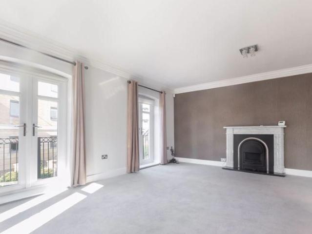 Townhouse for rent in South Gosforth, Tyne And Wear