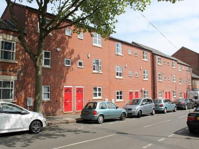 Townhouse for rent in Haddon, East Midlands