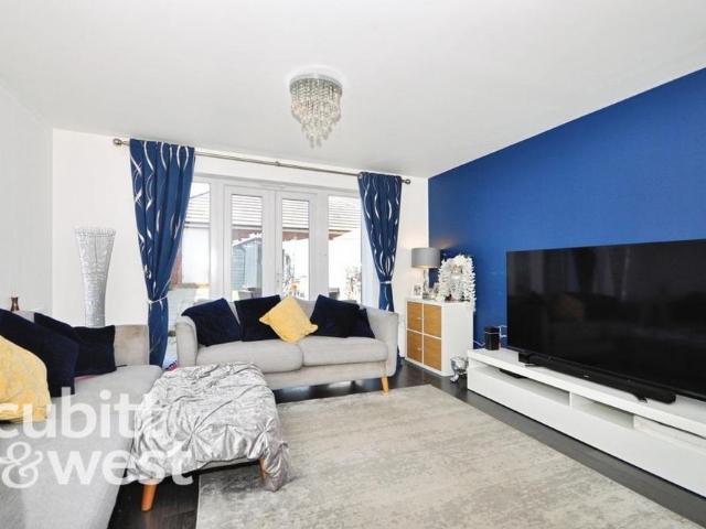 Townhouse for rent in Spring Vale, Hampshire