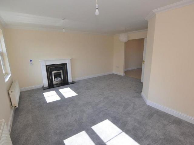 Townhouse for rent in Lakenham, East Bank