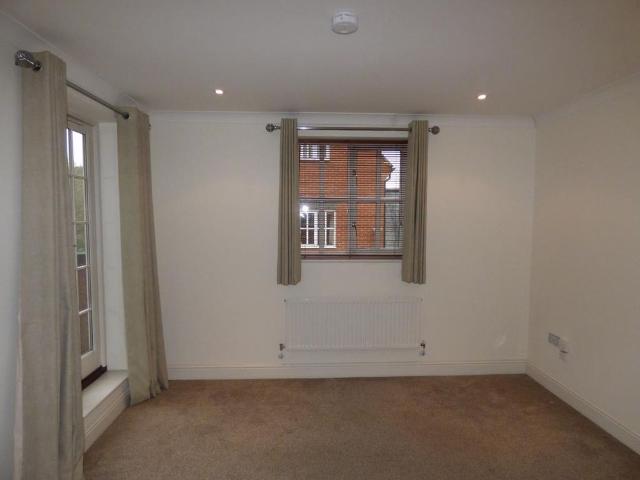 Townhouse for rent in The Galleries, Brentwood